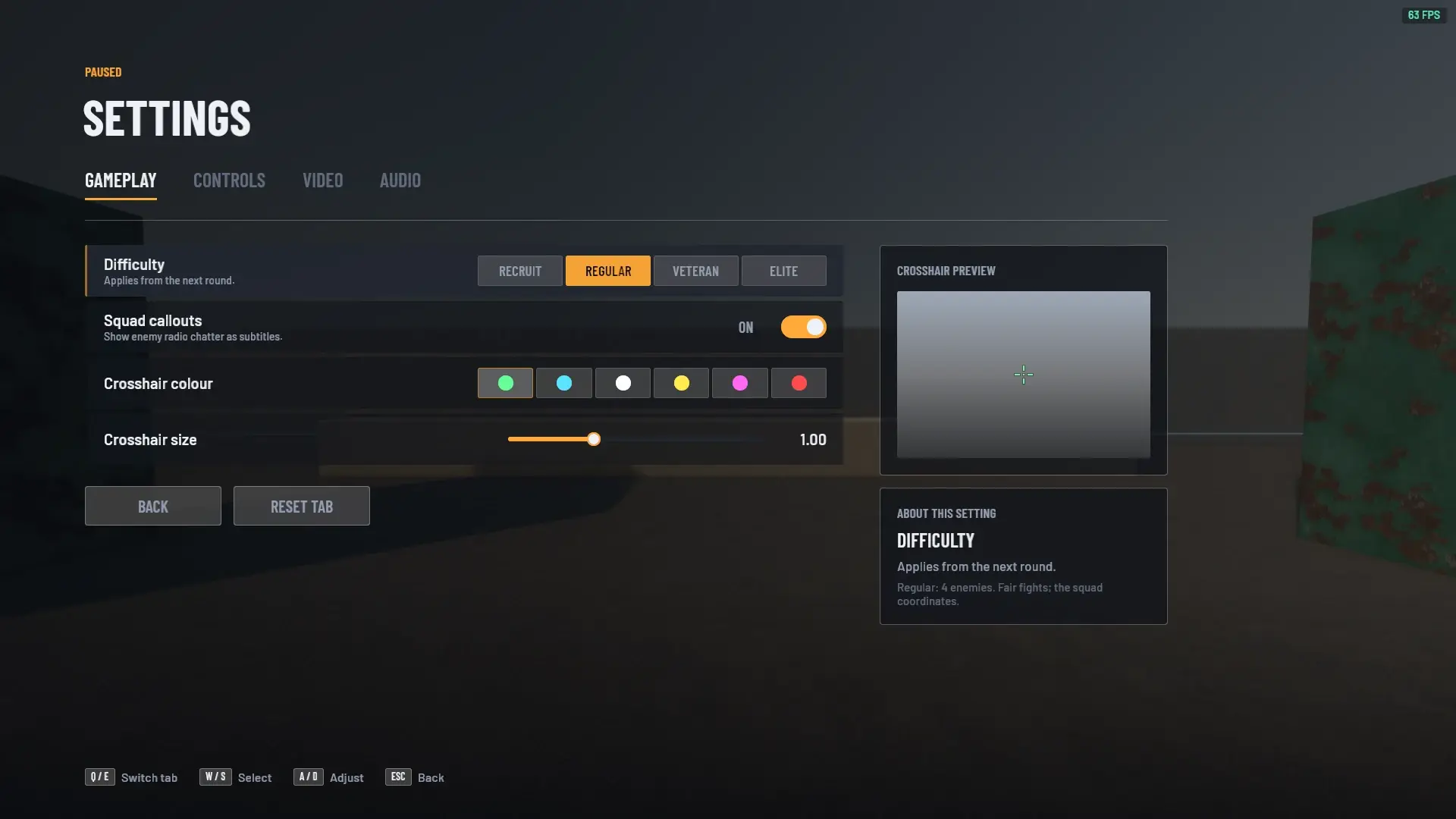 Settings, Gameplay tab: difficulty, squad callouts, crosshair colour and size, a crosshair preview and an About this setting panel.